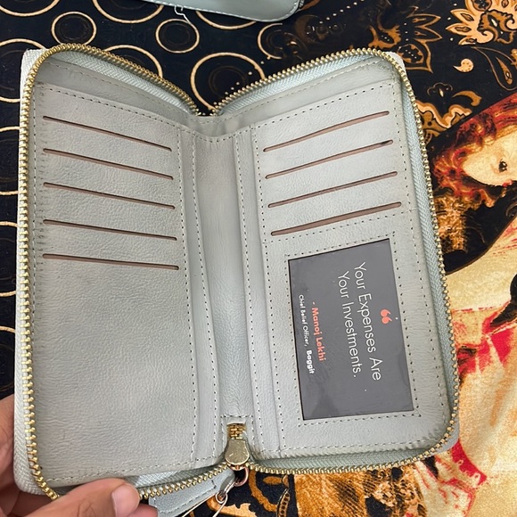 Van Heusen purse with free baggit wallet of the same colour - Picture 8 of 8